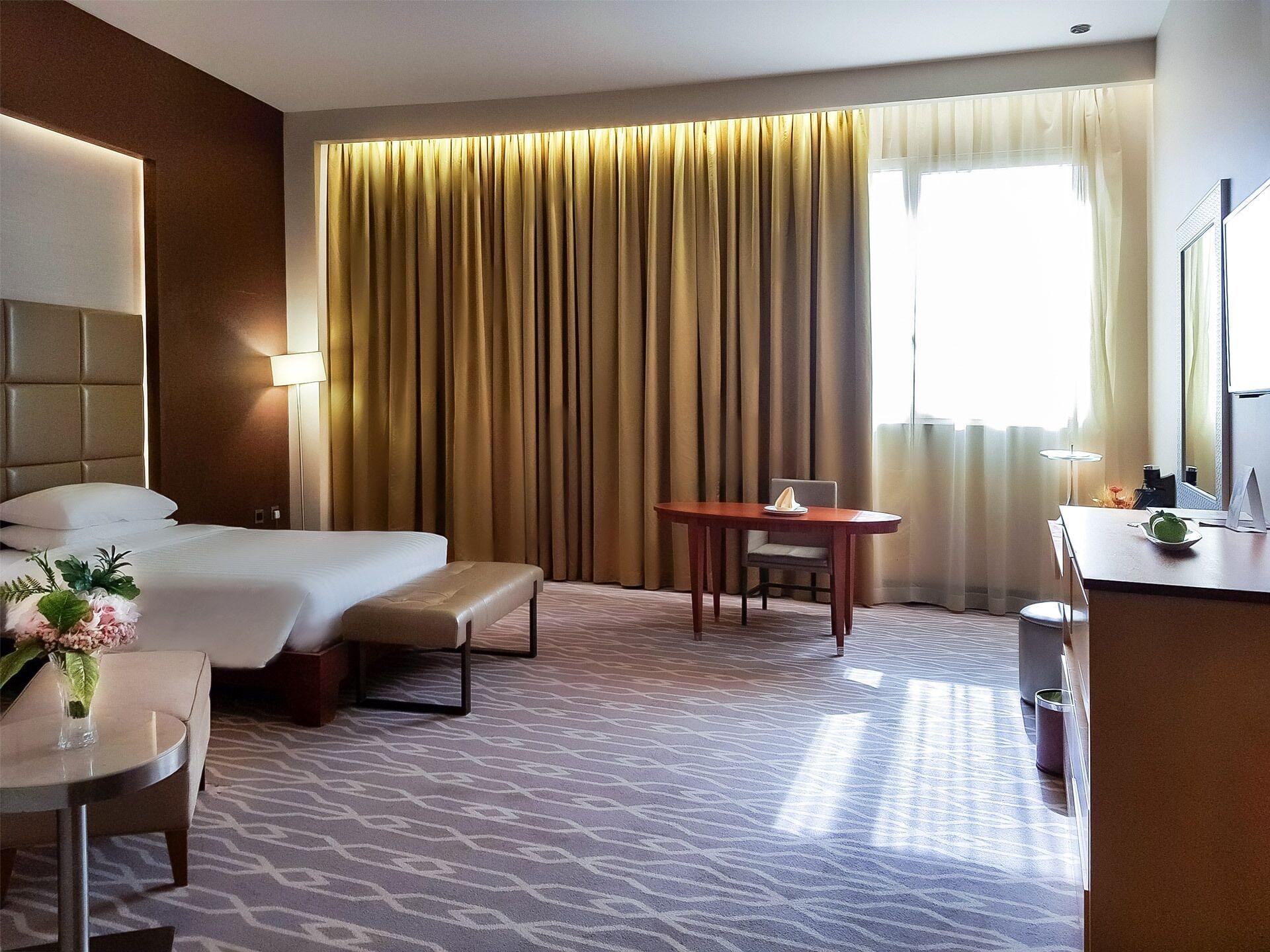 Millennium Hail Hotel Exterior photo A room at the hotel